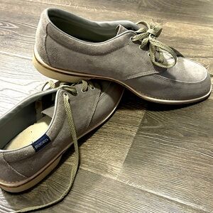 Vintage Brunswick Gray Suede Bowling / casual / dress shoes, men’s size 10.5